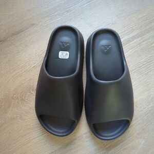 Adidas Yeezy Slide Onyx (HQ6448) Women's Size 10 New Without Box